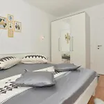 Apartment In With Wifi Makarska