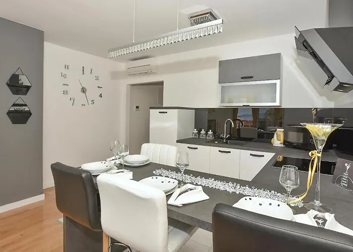 1 Bedroom Beautiful In *