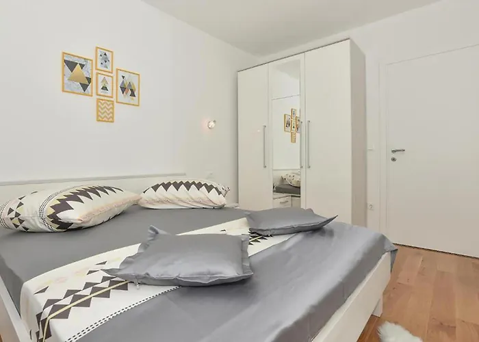 Apartman 1 Bedroom Beautiful In Makarska