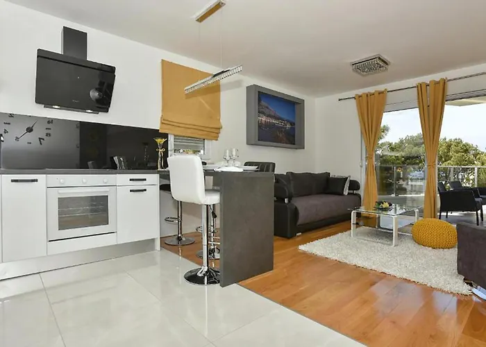 1 Bedroom Beautiful In Makarska