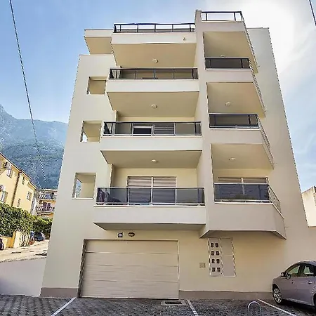 1 Bedroom Beautiful In Apartment Makarska